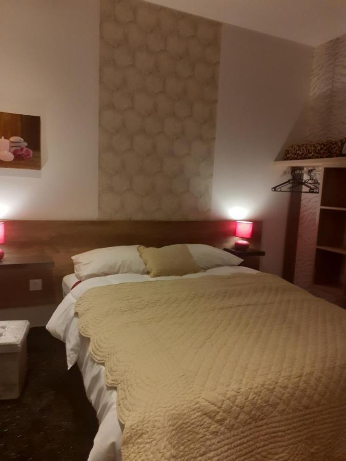 Hotel Le Kamelia Salles  Luaran gambar