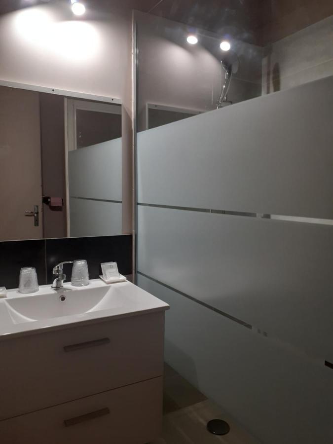 Hotel Le Kamelia Salles  Luaran gambar